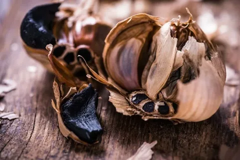 تصویر 2 از سیر سیاه گرگان تازه و خوش‌ عطر با کیفیت ثابت